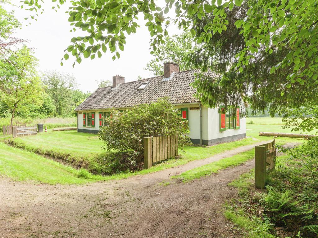 Cozy Holiday Home Near Forest In บาร์น ภายนอก รูปภาพ
